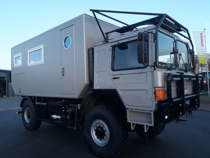 Retrofit einer MAN 4x4 Bundeswehr Sattelzugmaschine und Neubau eines Wohnkoffers