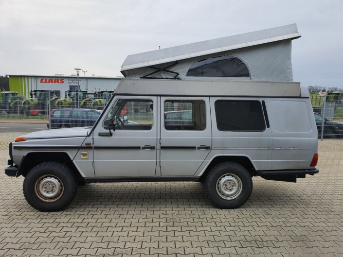 Expansion of the diesel tank and installation of a folding roof on a Mercedes G-model