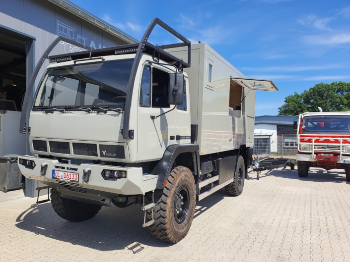 kompletter Umbau eines Steyr 12M18 und Neubau eines Wohnkoffers