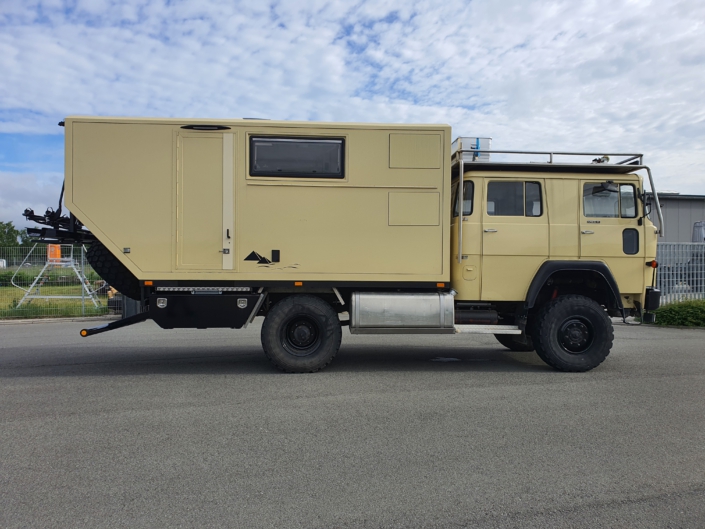 Aus- und Umbauen an einem Magirus 4x4 mit Kofferausbau