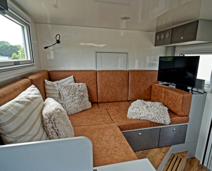 Expedition vehicle Alberts 82LDX living area
